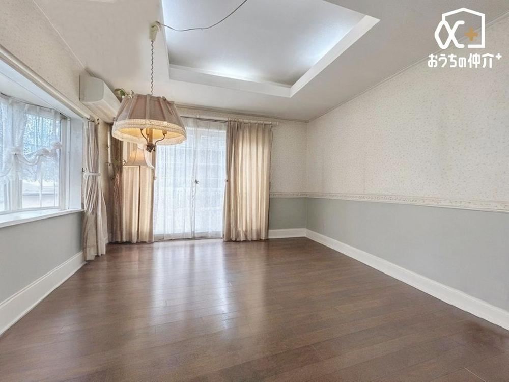 Conveniently Located 6LDK Two-Family Home in Akitsu, Tokyo - Photo 1