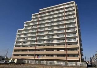 Spacious 4LDK Apartment in Tsuchiura - Photo 1