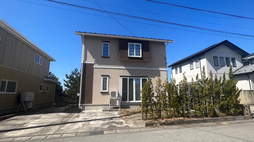 Spacious 4LDK Long-Term Superior Quality Home - Photo 1