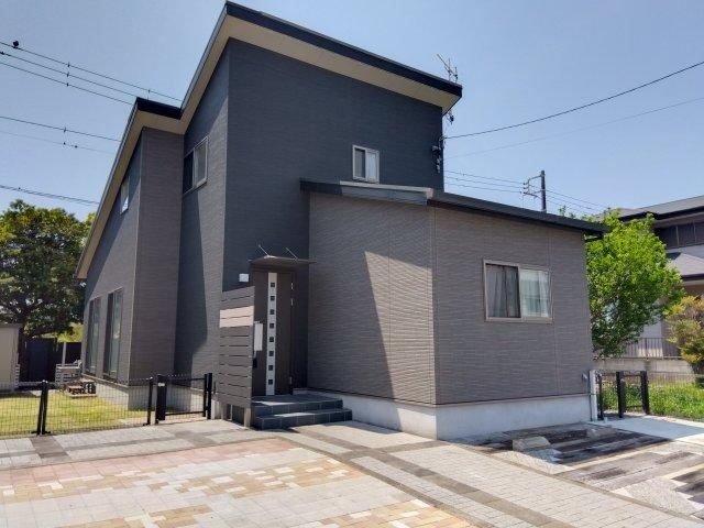 Well-Maintained 10-Year-Old Home Near Route 1 - Photo 1