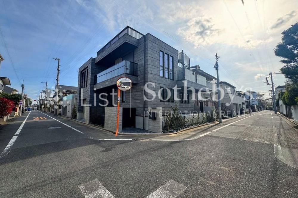 Quality 3LDK Home in Yakumo, Meguro - Photo 1