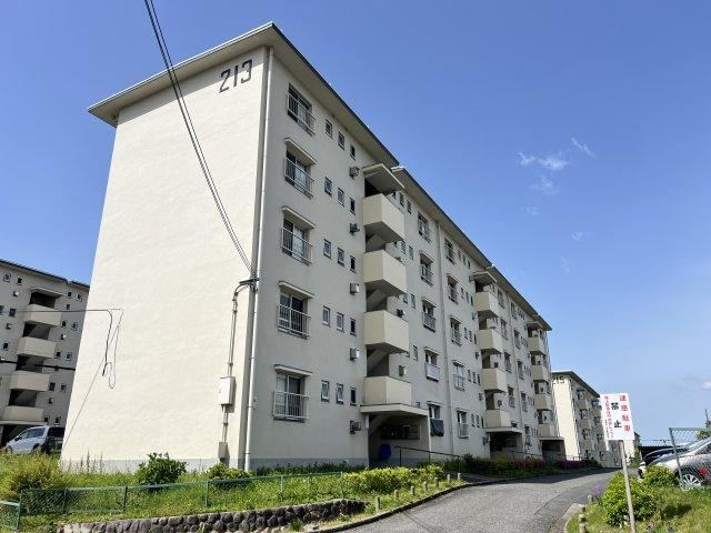 2LDK apartment in Tondabayashi, Osaka - Photo 1