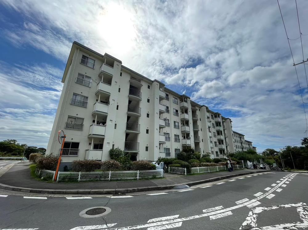 3LDK apartment in Suma Ward, Kobe, Hyogo - Photo 1