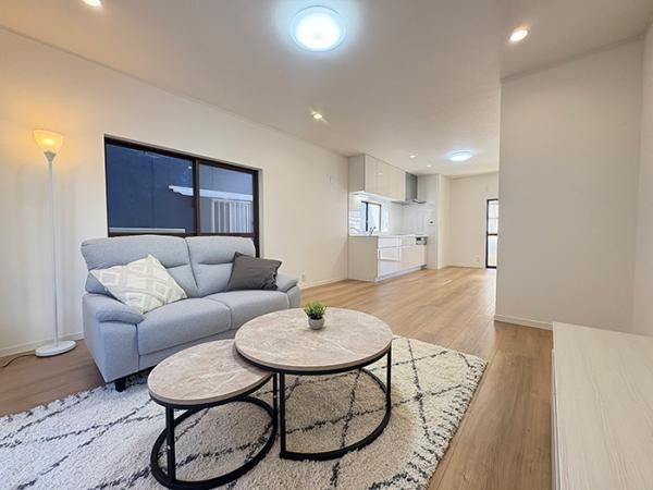 3LDK Renovated House Near Okubo Station - Photo 1