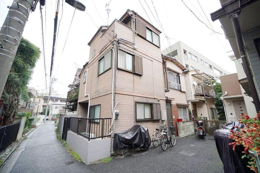 Conveniently Located 3DK House Near Nakai Station - Photo 1