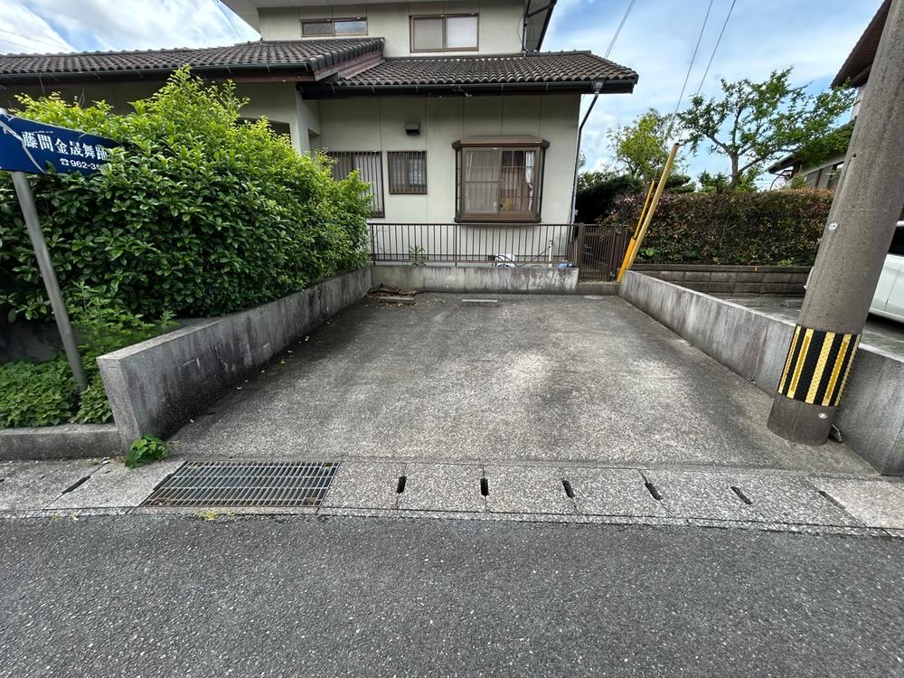 Spacious 7LDK House with Parking for 4 Cars in Kokura Minami - Photo 1