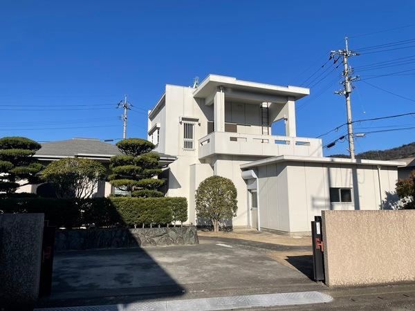 Elegant 6DK Home in Quiet Kawanoe Neighborhood - Photo 1