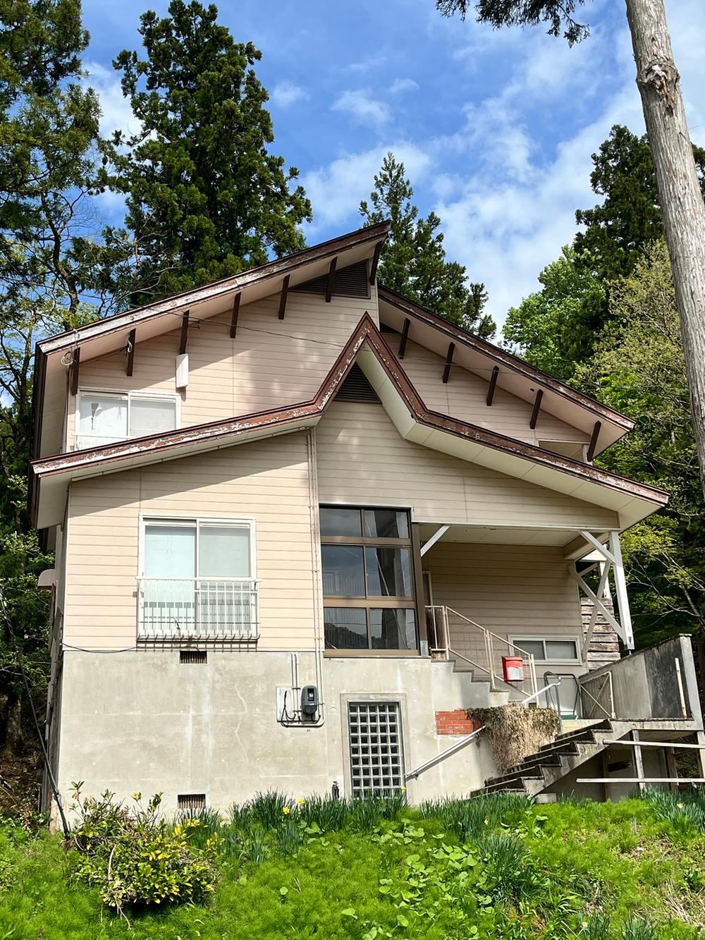 Elevated House with Scenic Views - Photo 1