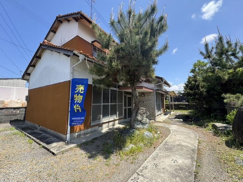 Versatile 5LDK House with Garden in Niihama - Photo 1