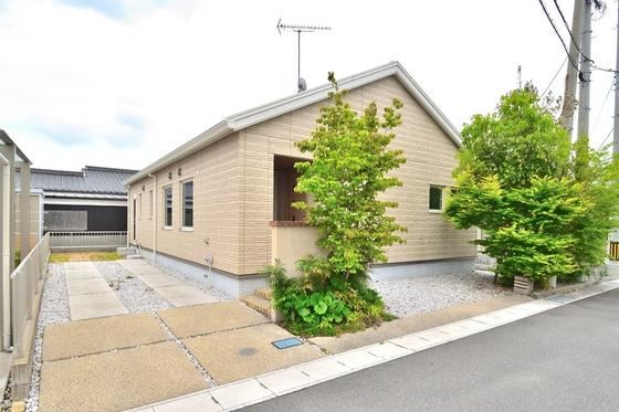 Modern 2LDK House with Solar Power - Photo 1