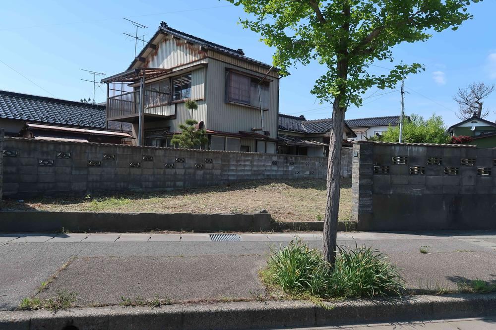 Vibrant Living Near Parks in Sakata - Photo 1