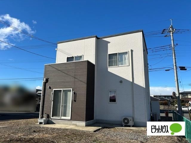 Bright 3LDK House Near Commercial Facilities - Photo 1