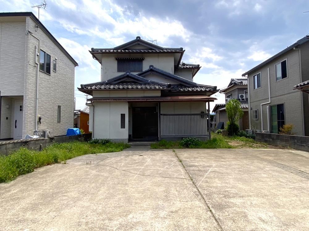 Versatile 5LDK House Ready for Renovation - Photo 1