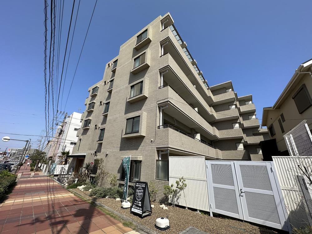 Pet-Friendly 2LDK Apartment with Garden in Fujisawa - Photo 1