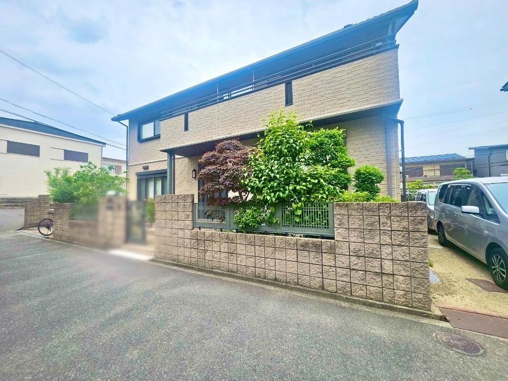 Stylish 6LDK House with Solar Power in Neyagawa - Photo 1