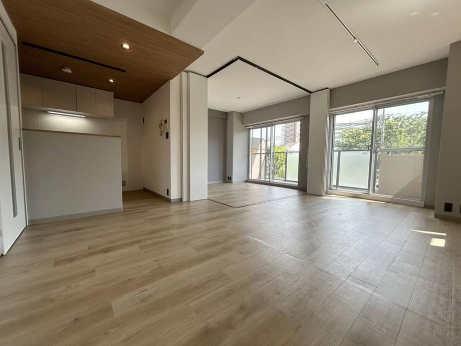 2LDK apartment in Suminoe Ward, Osaka - Photo 1