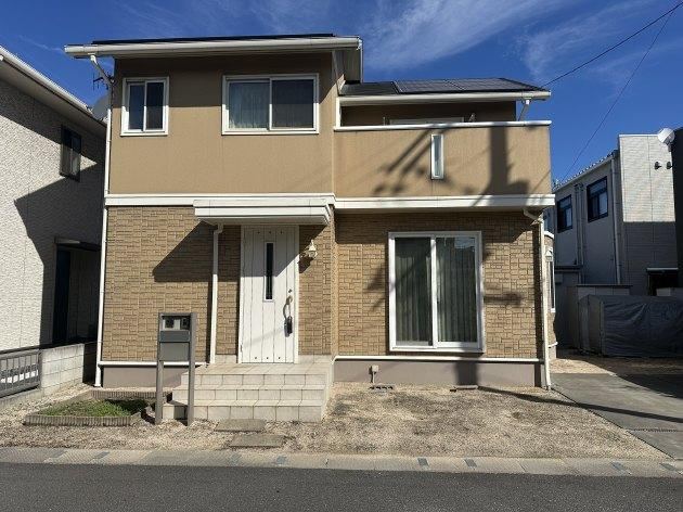 Charming 3LDK Home with Abundant Storage in Kurashiki - Photo 1