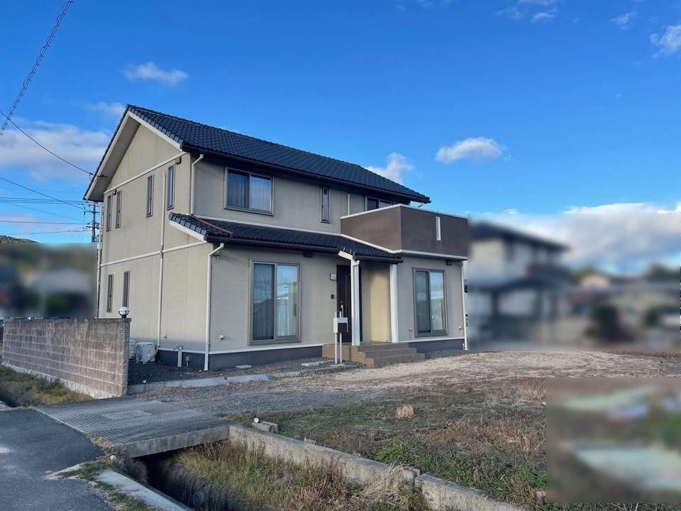 Spacious 6LDK House with Long-Term Support in Soja - Photo 1