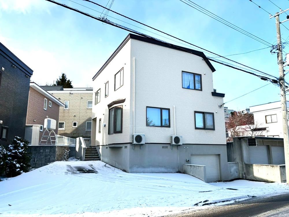 Renovated 4LDK Home with Parking for 3-4 Cars in Minami, Sapporo - Photo 1