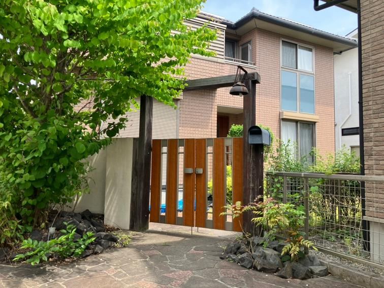 Charming 6LDK Home Near Nijukken Station - Photo 1