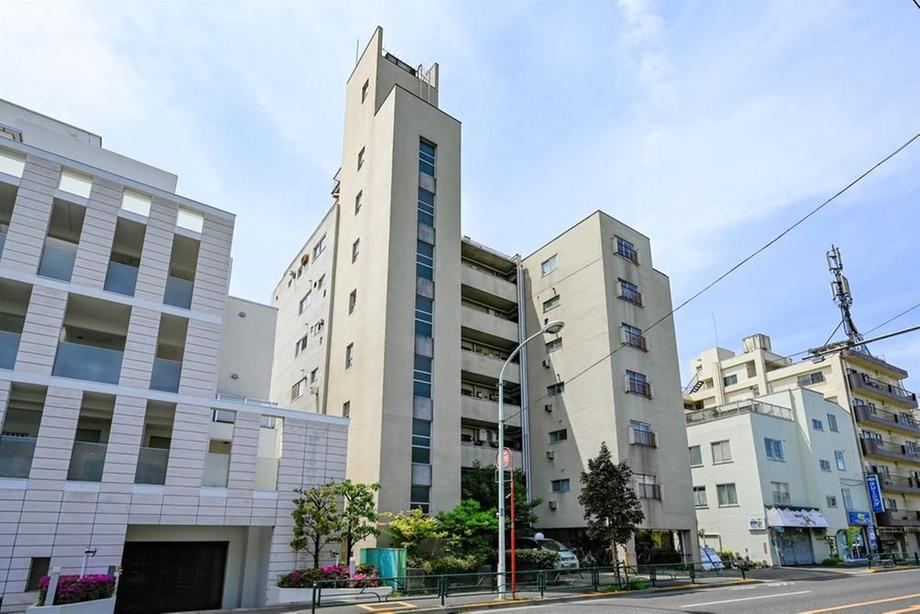 Bright 1LDK Apartment in Suginami - Photo 1