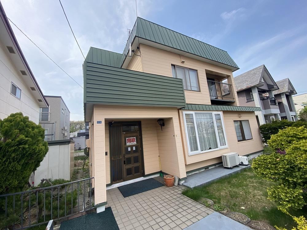 Spacious 5LDK House with Ample Storage - Photo 1
