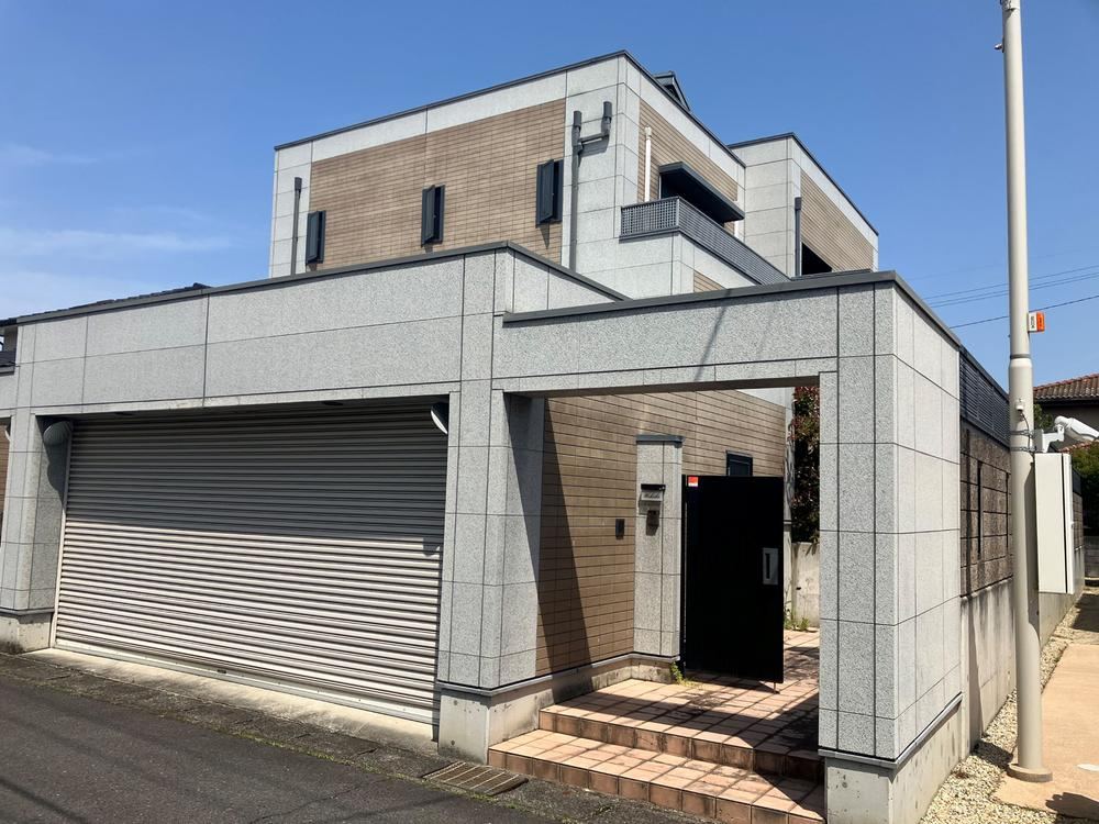 Spacious 6SLDK Home with Garage in Tsuyama - Photo 1