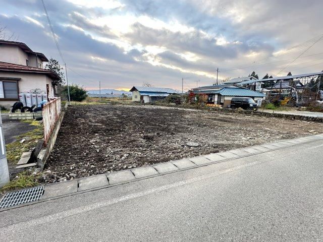 Spacious Riverside Land Over 160 Tsubo in Kawaharako - Photo 1