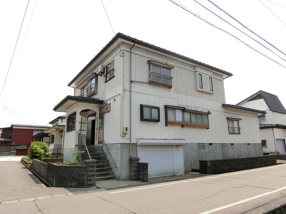 Spacious 6DK Elevated House in Joetsu - Photo 1