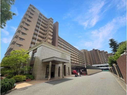 3LDK apartment in Nishinomiya, Hyogo - Photo 1