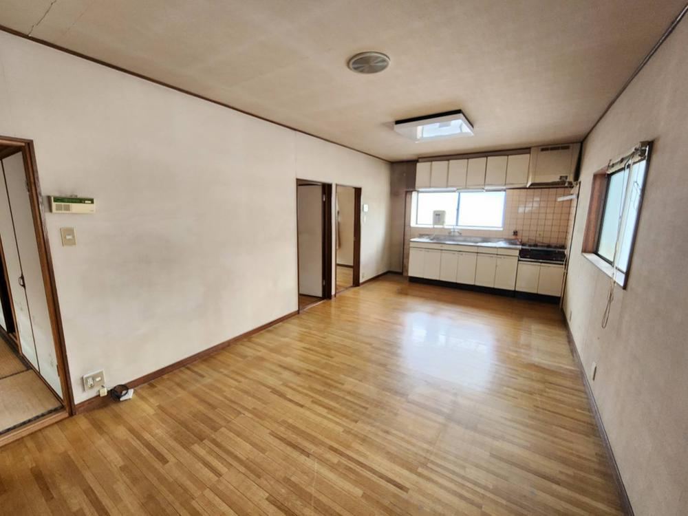 3LDK House with Commercial Space in Tanoue - Photo 1