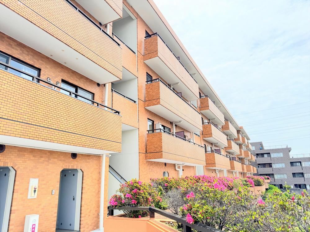 Top-Floor 3LDK Apartment in Hiyagiyama - Great Views - Photo 1