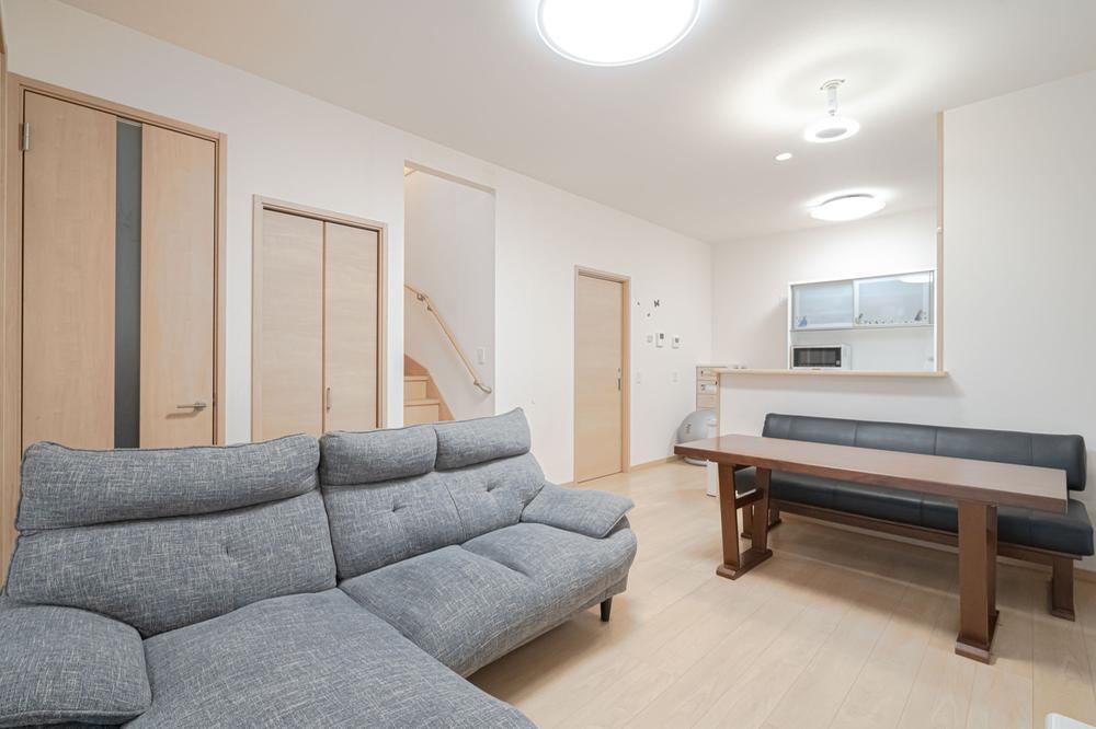 Modern 4LDK House with Recent Renovations - Photo 1