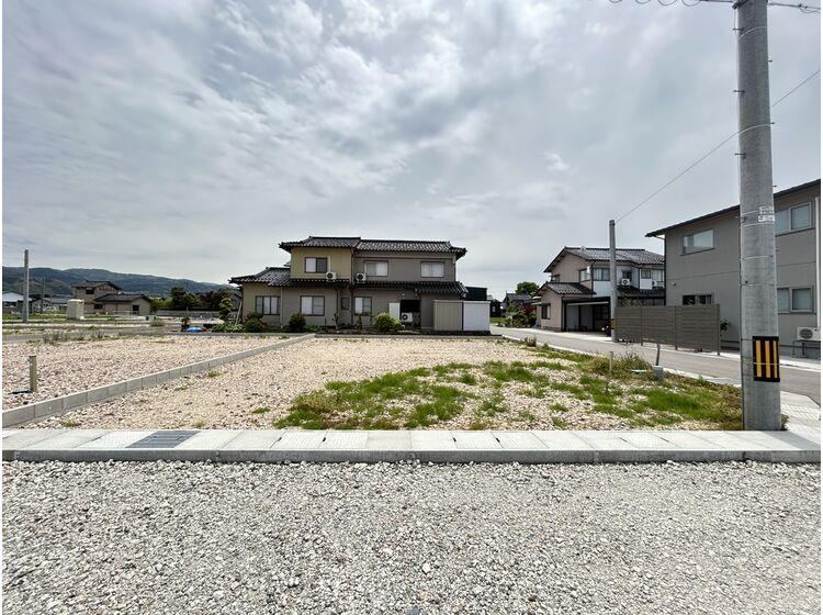 211 m² land in Nonoichi, Ishikawa - Photo 1