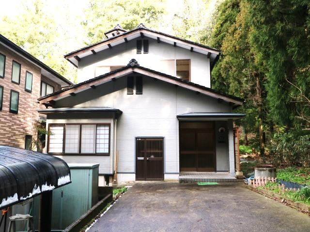 Spacious 7LDK House in Kosaka Town, Kanazawa - Photo 1
