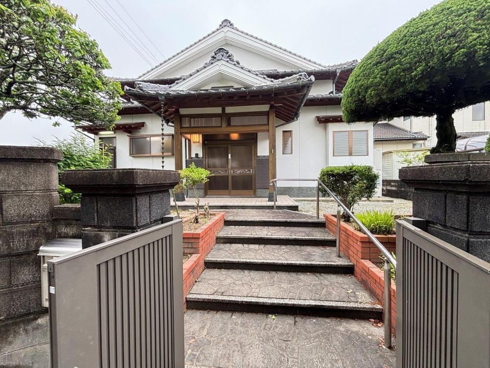 Renovated 3LDK Home with Sunny Garden in Itoda Town - Photo 1