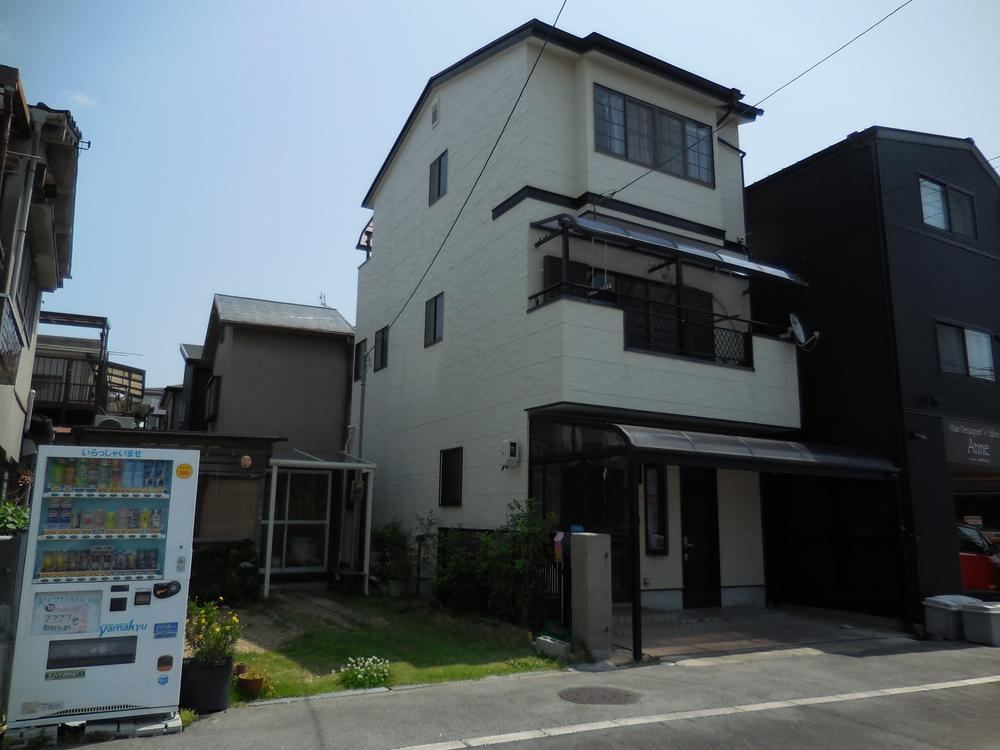 3DK+S House with Storefront in Kitano, Itami - Photo 1