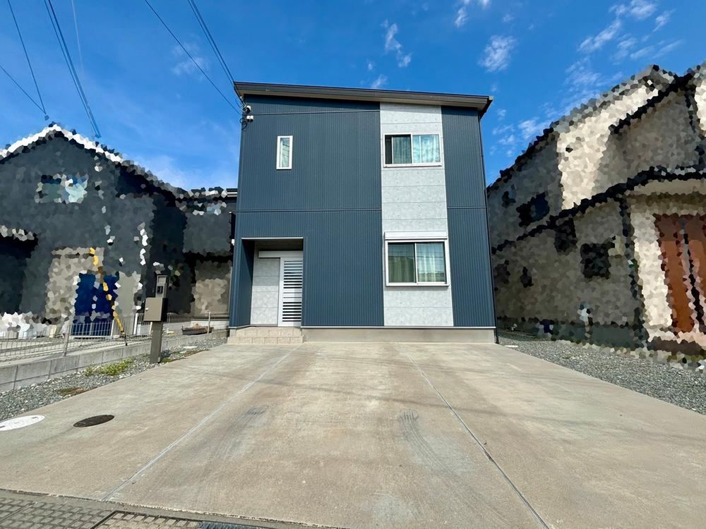 Charming 3LDK Home with Modern Amenities - Photo 1