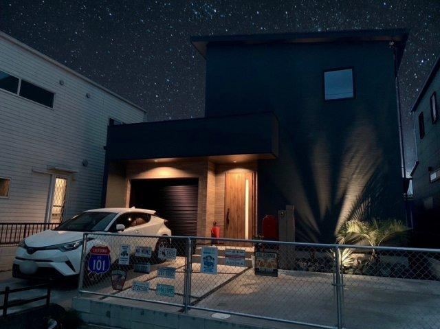 Elegant 3LDK House with Built-in Garage in Harimata-cho - Photo 1