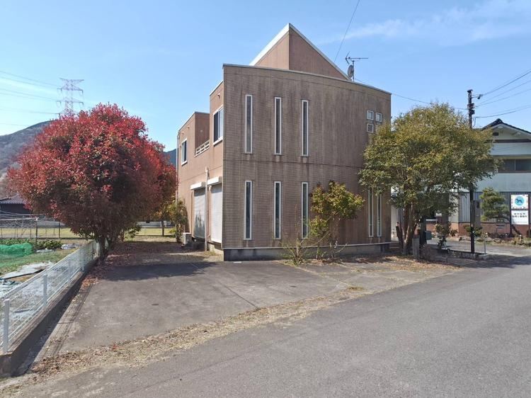 Sturdy 5LDK Home in Yamazaki - Photo 1