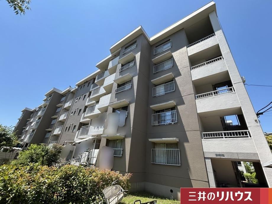 Renovated 3LDK Apartment in Akitsu - Photo 1