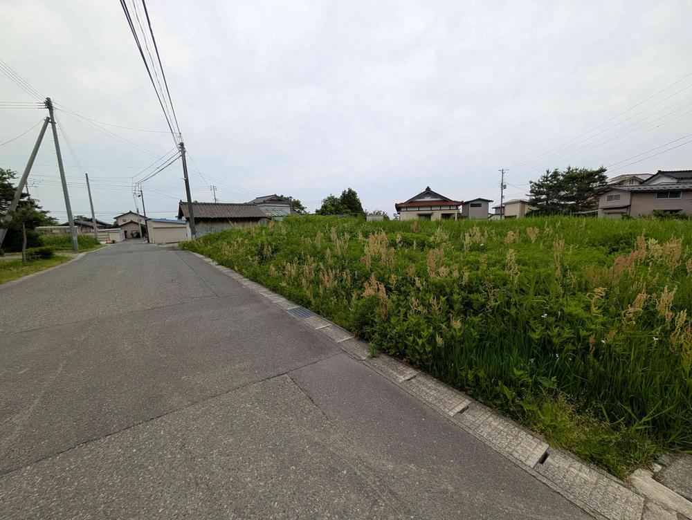 Corner Lot Land in Sakata - Photo 1