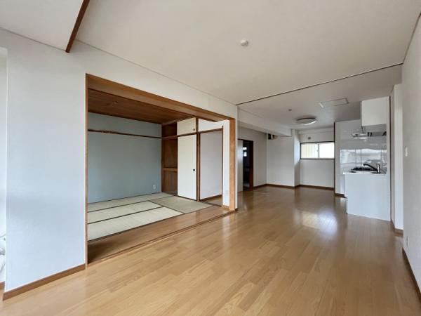Renovated 3LDK Apartment in Matsudo - Photo 1