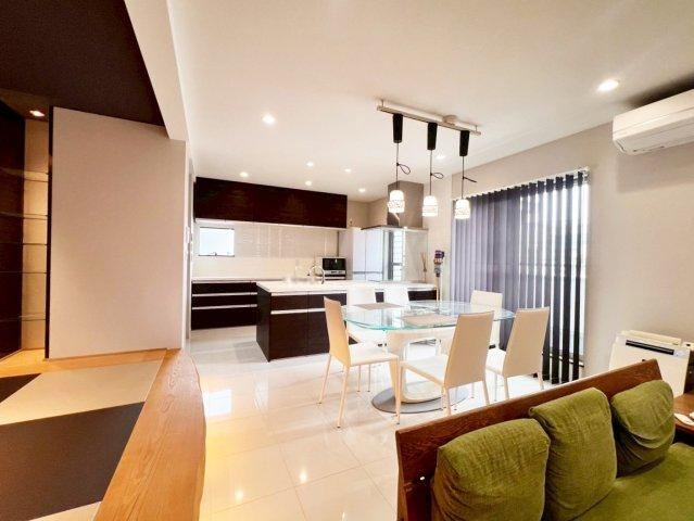 Modern 4LDK Home with Parking in Hirano - Photo 1