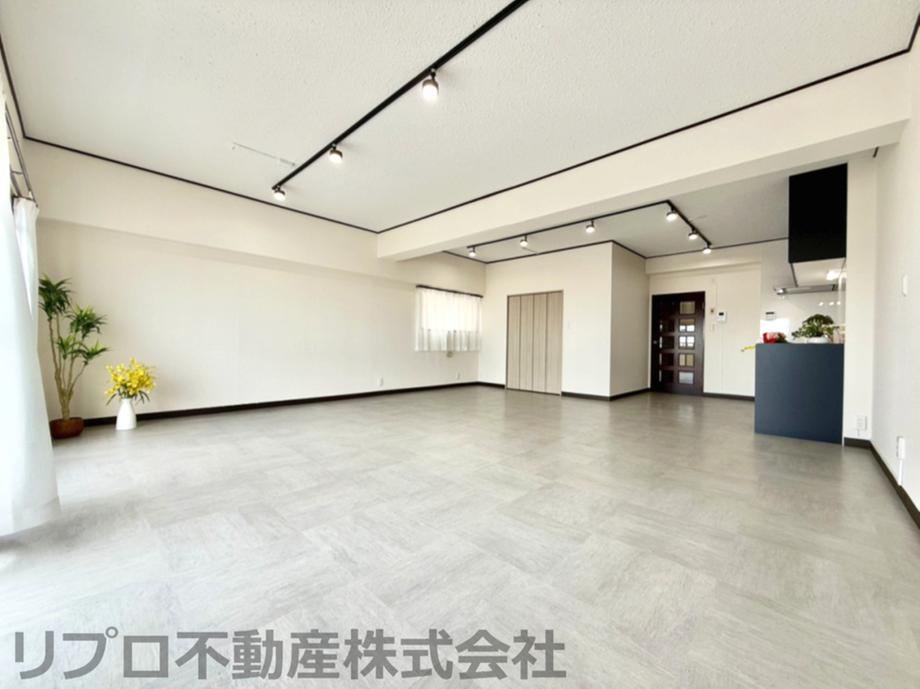 Bright Corner 1LDK+S Apartment in Abiko - Photo 1