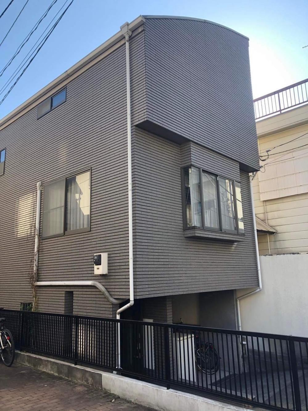 Convenient 3LDK House with City Gas in Hiroo - Photo 1