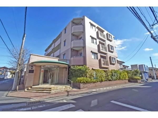 Bright 3LDK Apartment in a Quiet Neighborhood - Photo 1