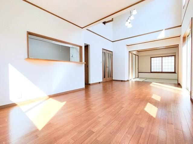 Bright 4LDK Home with Renovations in Hanamigawa - Photo 1
