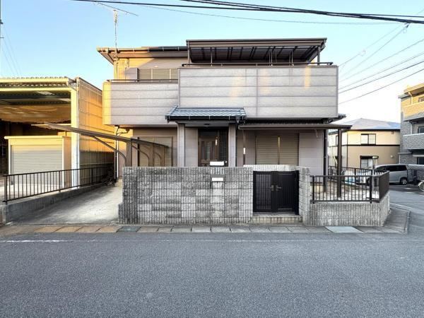 Charming 3LDK Home with Solar Power - Photo 1