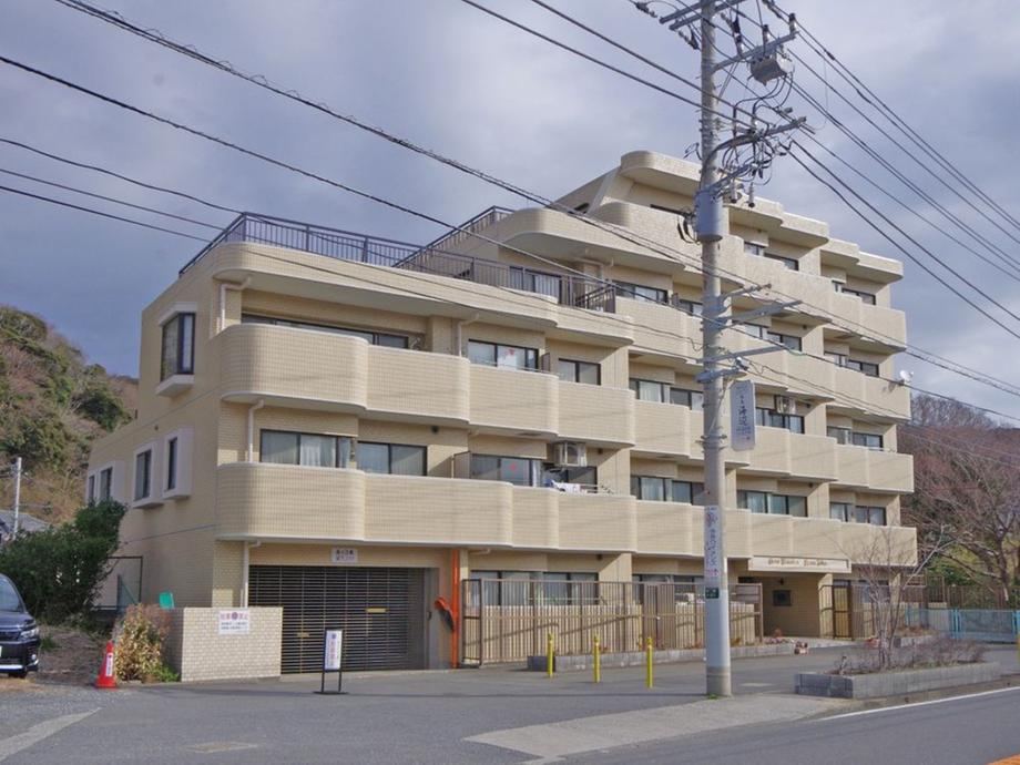 Fully Renovated 3LDK Apartment in Yokosuka - Photo 1